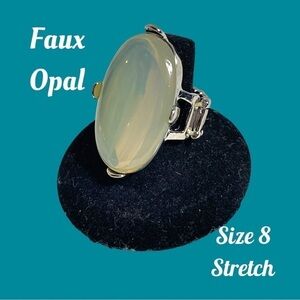 💍faux Opal Silvertone  Statement Stretch Ring Size 8